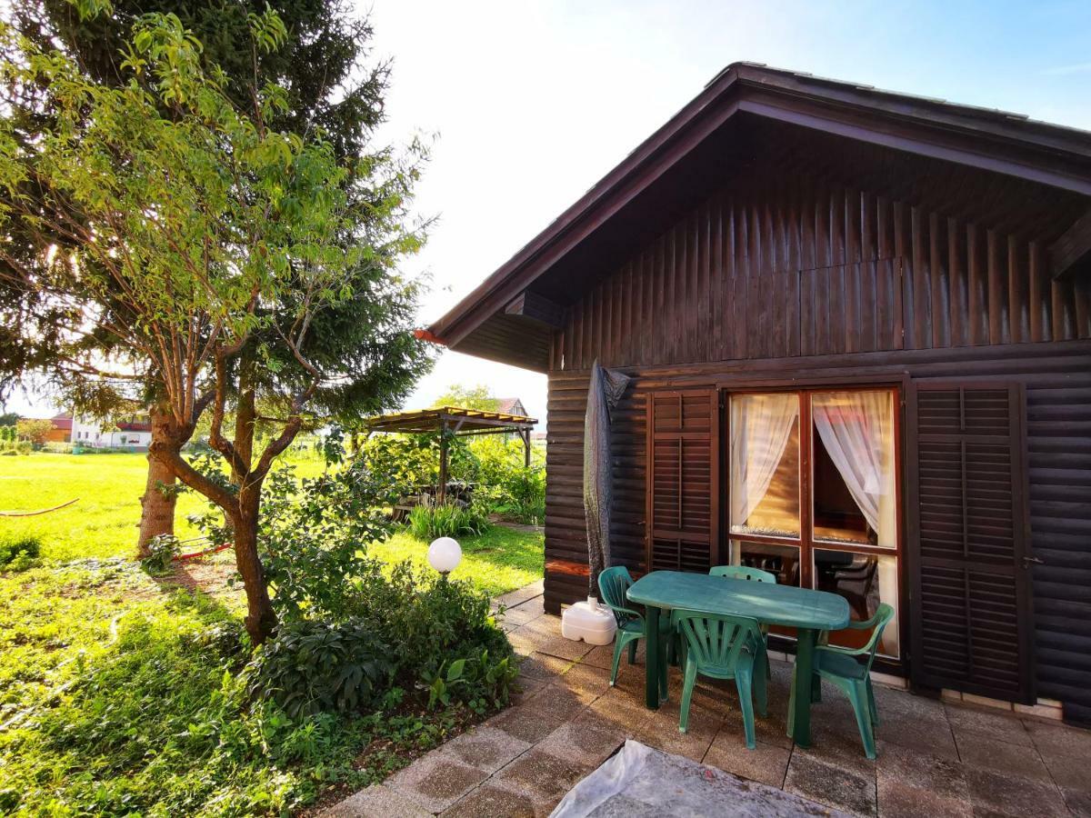 Merikotka - A Cozy Wooden Cottage, Slovenia Braslovce Exteriör bild